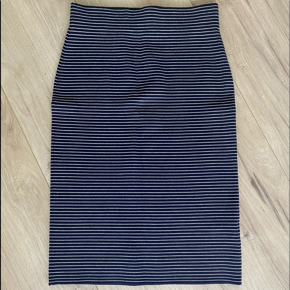Ann Taylor pencil skirt navy blue white stripes
